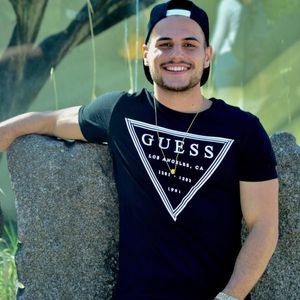 Meet your Posher, Thobi